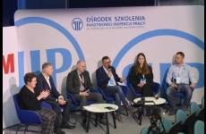 Panel dyskusyjny i podsumowanie konferencji podczas II sesji.